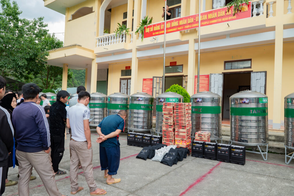 LuxGroup Delivers 25 Water Tanks and 48 Gift Packages to the People of Ha Giang's Rocky Plateau