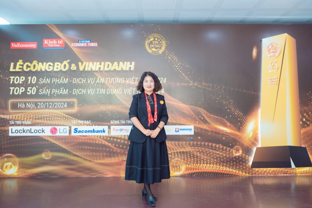 CEO Huong Do of Heritage Binh Chuan attended the award ceremony of VnEconomy