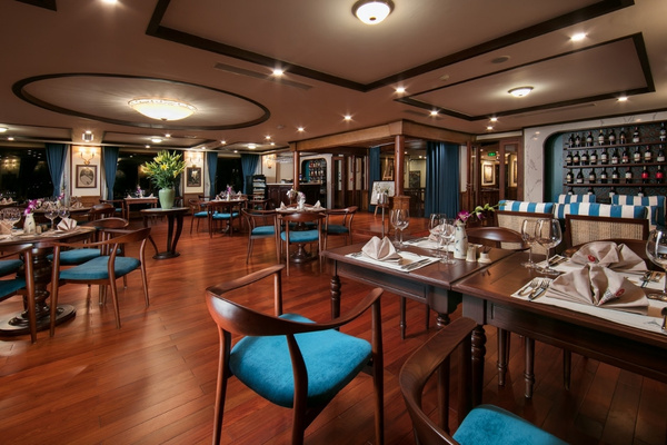 A fine dining dinner in the heart of Lan Ha Bay, featuring a menu crafted by an Iron Chef