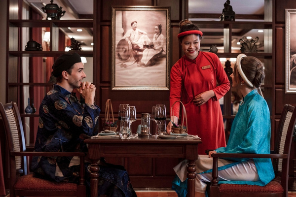 Ăn tối trên du thuyền Heritage Cruises Bình Chuẩn giữa lòng Vịnh Lan Hạ