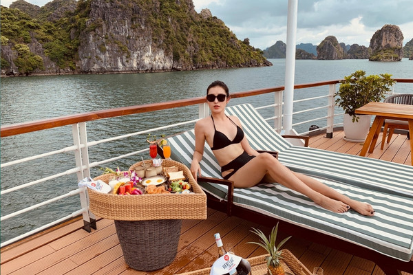 Tận hưởng cảnh sắc Vịnh Lan Hạ với Heritage Cruises Bình Chuẩn