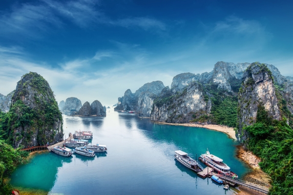 Vịnh Lan Hạ nằm phía Đông đảo Cát Bà