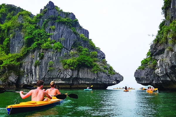 Thời điểm lý tưởng để chèo thuyền kayak là từ tháng 11 đến tháng 3 năm sau