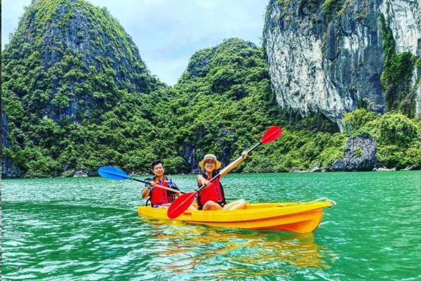 Luôn mặc áo phao và nắm kỹ thuật chèo thuyền kayak cơ bản