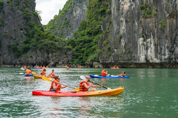 Chuẩn bị đúng trang phục và phụ kiện khi chèo thuyền kayak