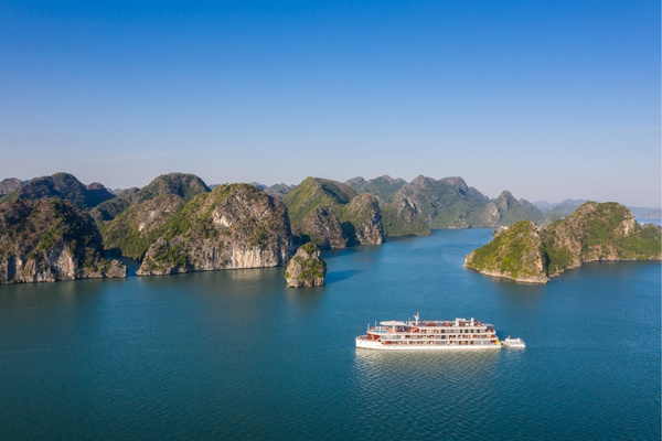 A Lan Ha Bay day cruise from Cat Ba aboard Heritage Cruises Binh Chuan