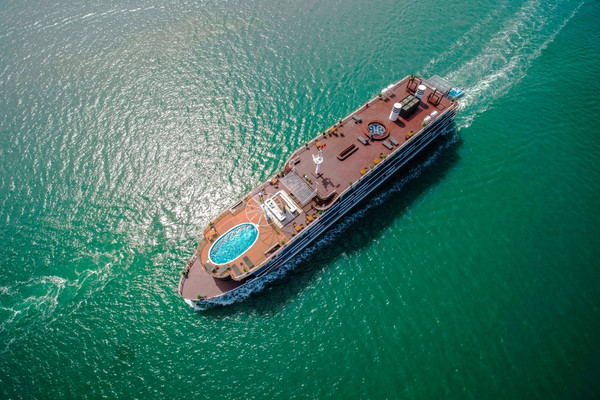 October to April is the best time to visit Lan Ha Bay with kids