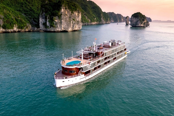 Lan Ha Bay family cruise explore limestone karsts, hidden lagoons and peaceful coves safely