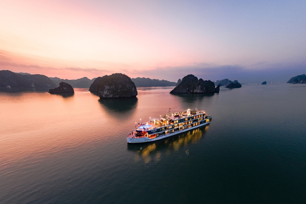 Heritage Cruises Bình Chuẩn với dịch vụ cá nhân hóa và tiện nghi đạt chuẩn quốc tế