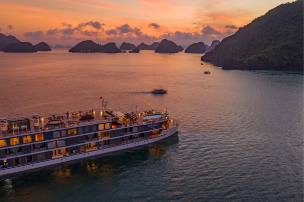 Du thuyền luxury trên vịnh Lan Hạ dành cho du khách muốn tận hưởng dịch vụ sang trọng