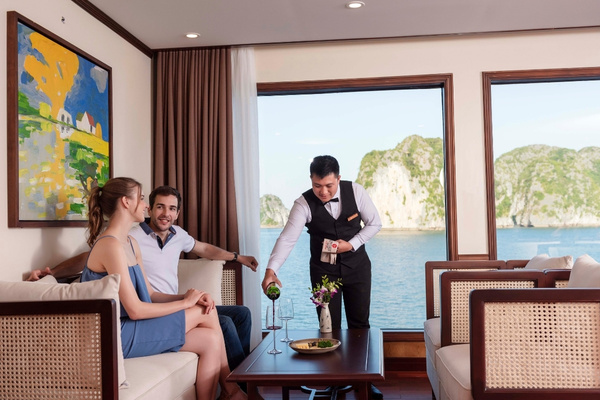 Heritage Cruises Bình Chuẩn với không gian riêng tư, giúp tận hưởng Lan Hạ một cách trọn vẹn