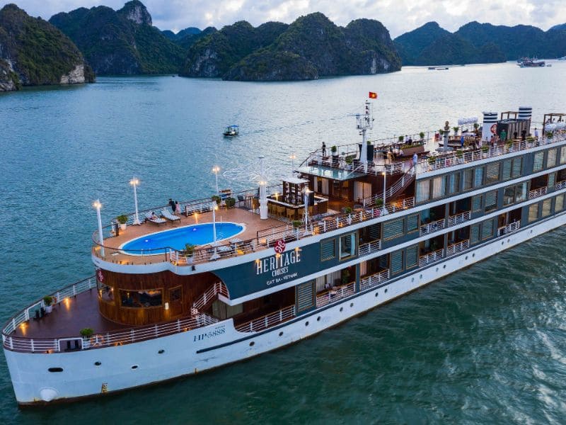 Du thuyền Heritage Cruises Binh Chuan cao cấp sẽ nâng tầm hải trình của bạn