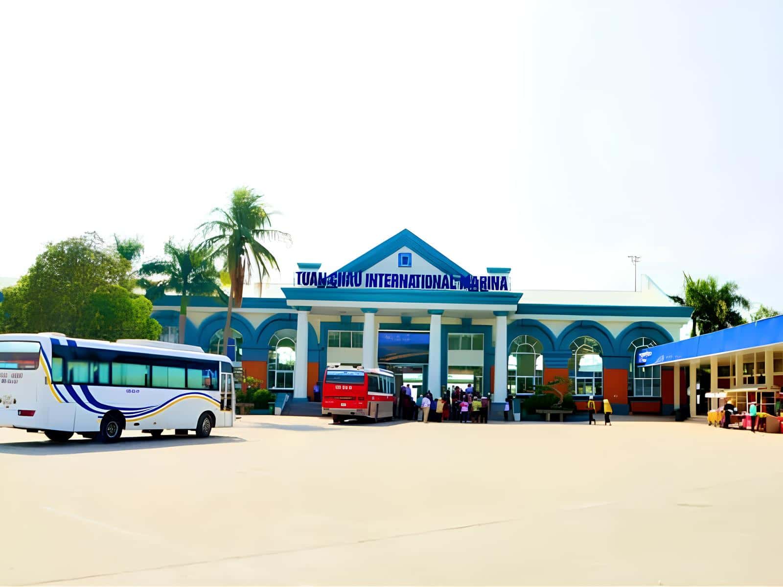 Cảng Tuần Châu nổi bật với khu vực đa dịch vụ, sẵn sàng hỗ trợ khách hàng mọi lúc