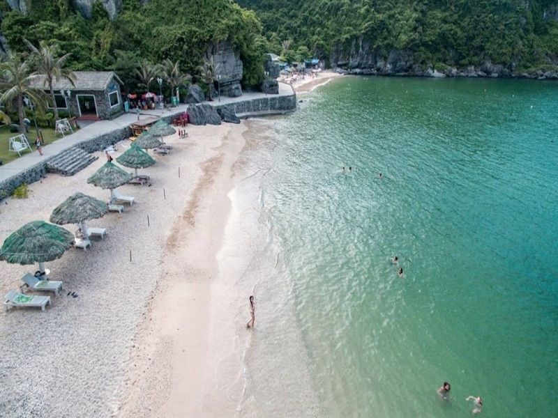 Bãi biển Tùng Thu Cát Bà