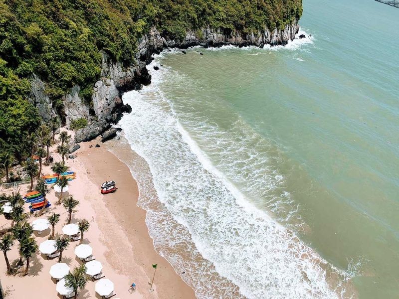 Bãi tắm Cát Cò với cảnh thiên nhiên tuyệt đẹp