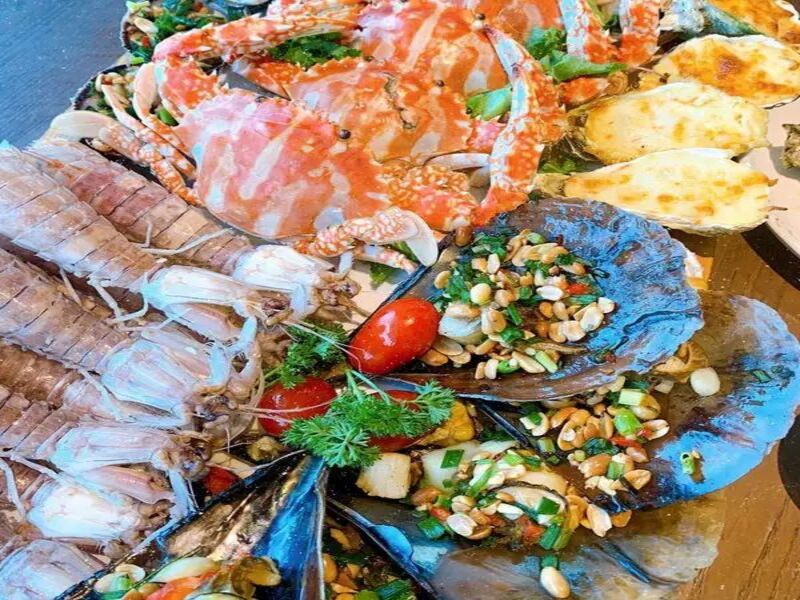 Thưởng thức các món ăn khi tham quan Đỉnh Ngự Lâm
