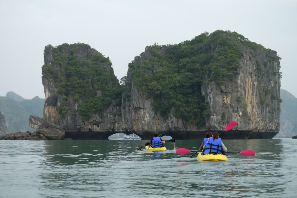 lan ha bay luxury cruise
