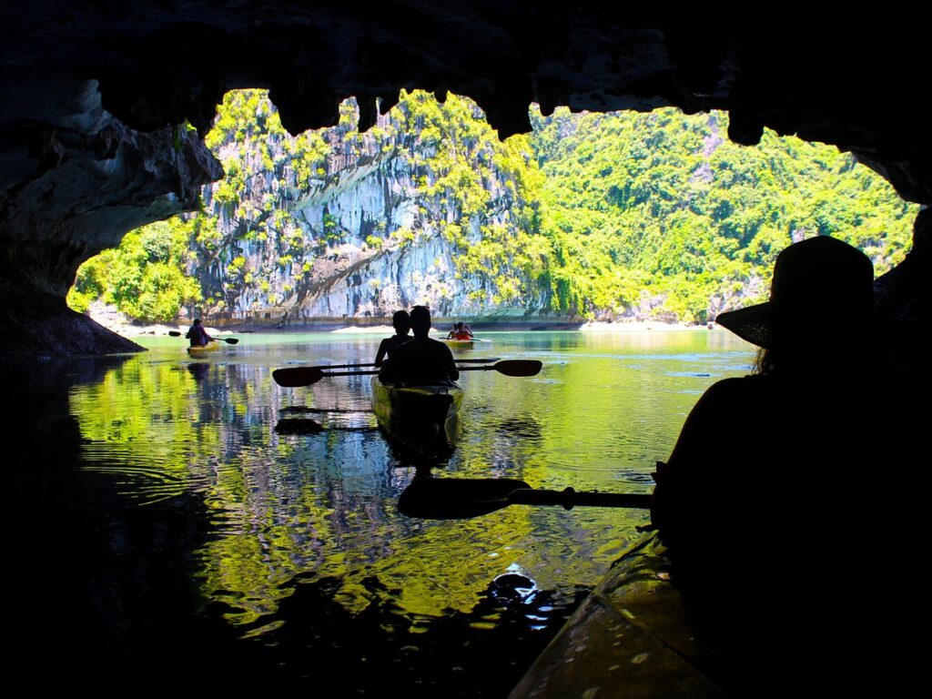 lan ha bay luxury cruise