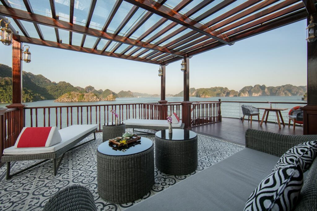lan ha bay luxury cruise