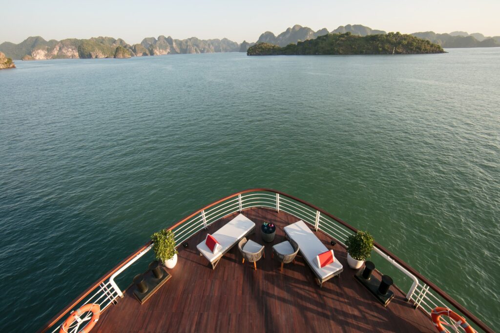 lan ha bay luxury cruise