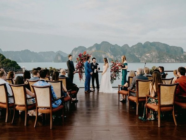 Cô dâu chú rể tận hưởng trọn vẹn từng khoảnh khắc thiêng liêng