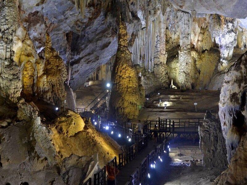 Động Thiên Long dành cho những du khách thích vẻ hoang sơ