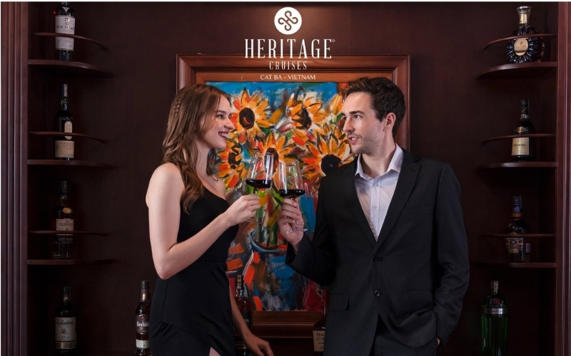 Trải nghiệm quầy bar sang chảnh trên du thuyền Heritage Bình Chuẩn