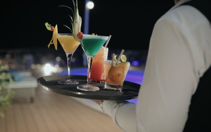 Cocktail signature tại quầy bar trên du thuyền Heritage Bình Chuẩn