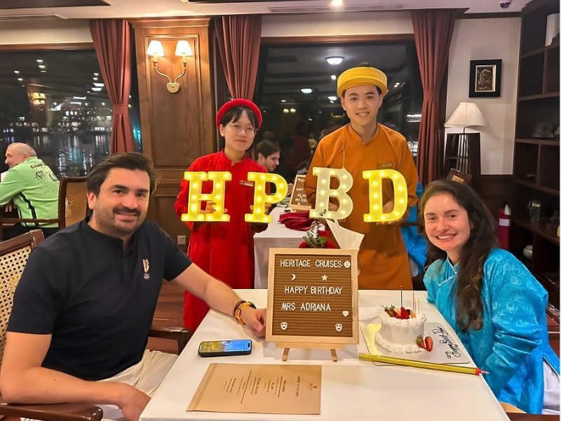 Trải nghiệm tiệc sinh nhật trên du thuyền Heritage Bình Chuẩn giữa vịnh Lan Hạ
