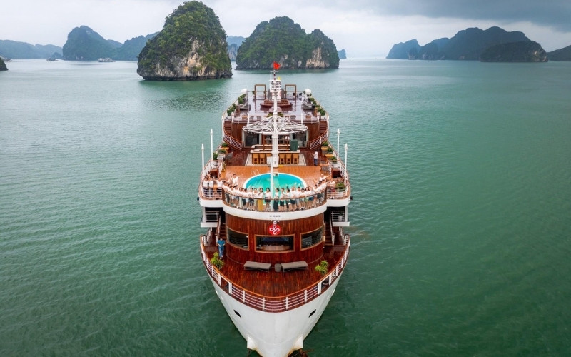 Du thuyền Heritage Cruises Bình Chuẩn gắn liền với trải nghiệm trà chiều đẳng cấp