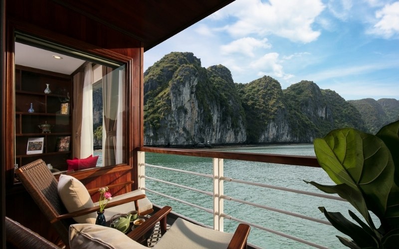 Du khách có thể thưởng thức nhiều loại hải sản tươi ngon tại nhà hàng của du thuyền